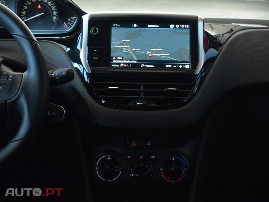 Peugeot 208 1.2 PureTech Signature