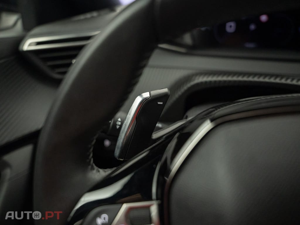 Peugeot 2008 1.2 Hybrid Allure e-DCS6