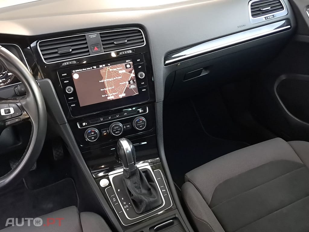 Volkswagen Golf 1.5 eTSI R-Line DSG
