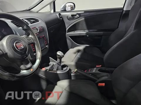SEAT Leon 2.0 TDi FR 18 Tiago Monteiro — fotografia 13