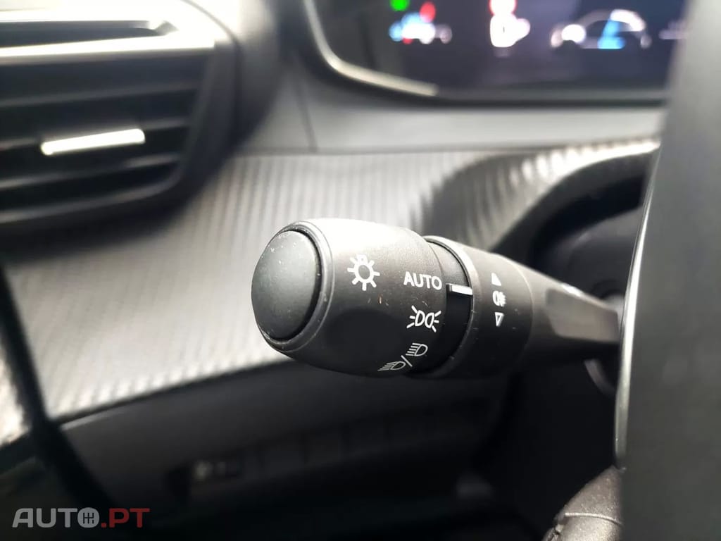 Peugeot 208 1.2 Hybrid Allure e-DCS6