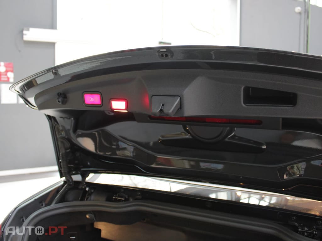 Mercedes-Benz E 220 AMG LINE