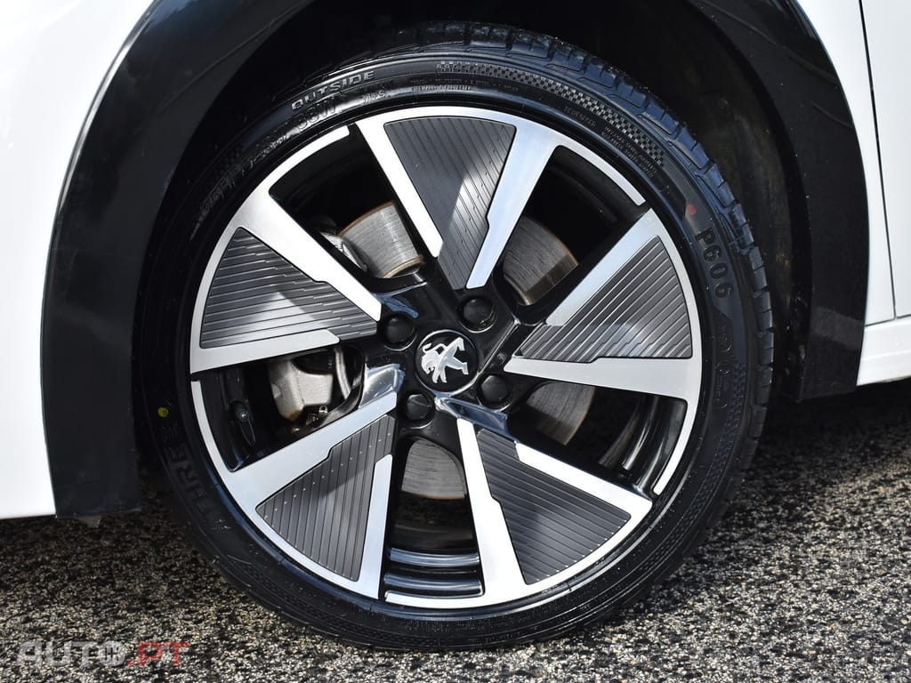 Peugeot E-208 50 kWh GT