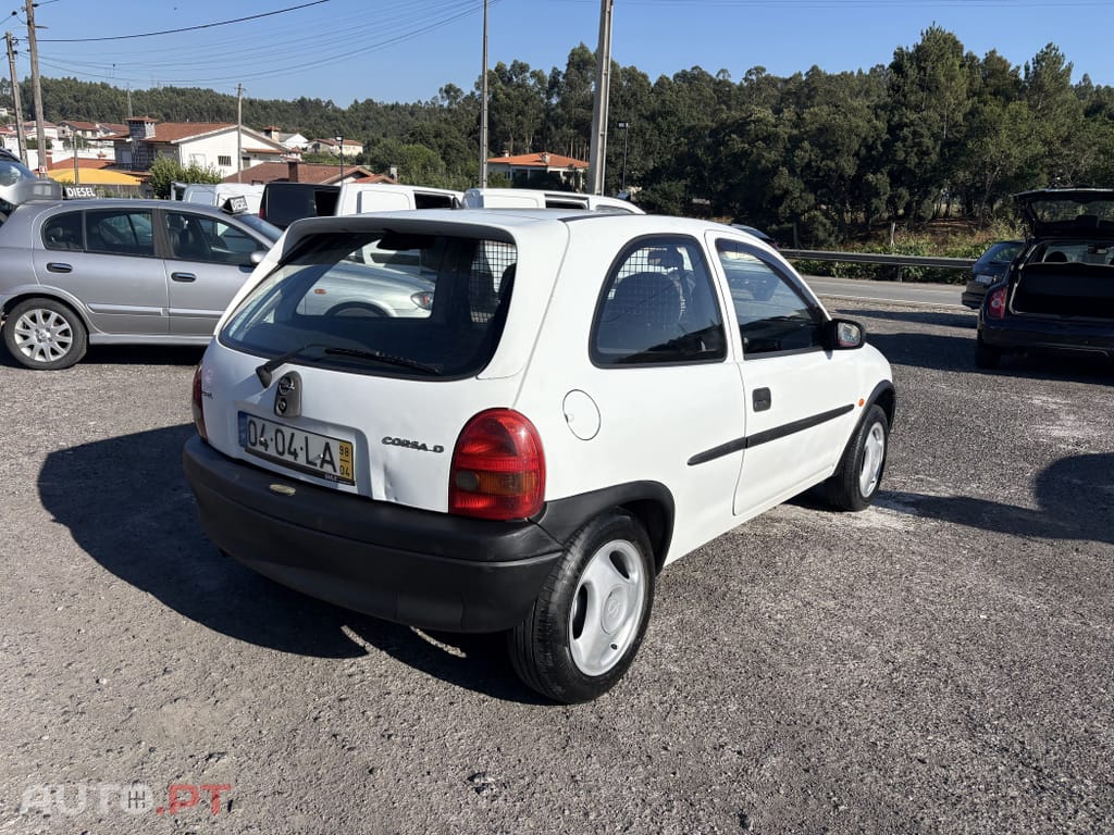 Opel Corsa 1.7 D Janelas Base