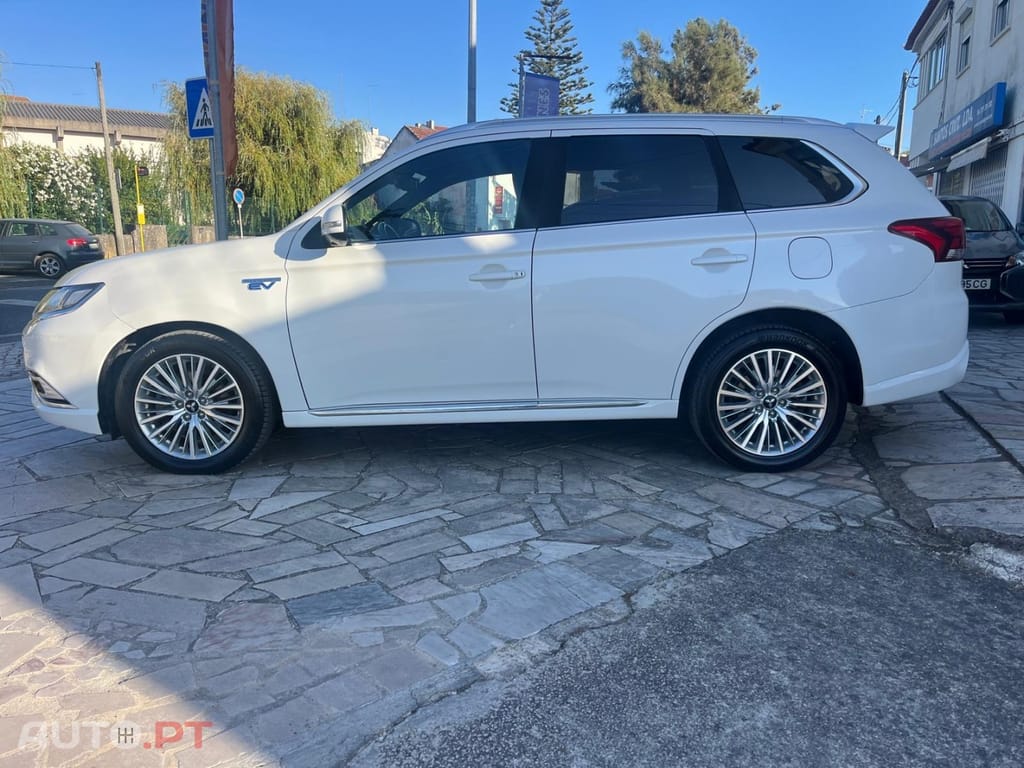 Mitsubishi Outlander 2.4 Instyle