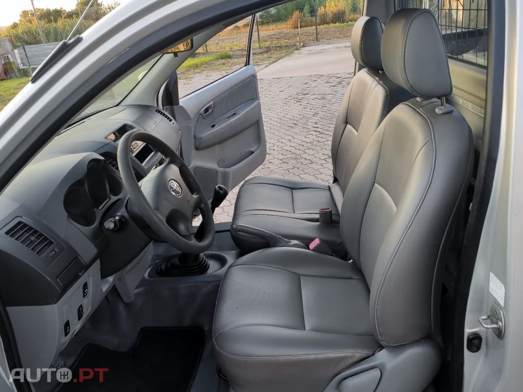 Toyota Hilux 2.5 D-4D 2WD CS CM