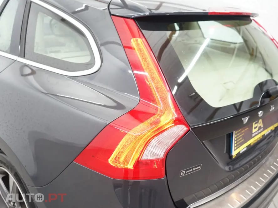 Volvo V60 2.4 D6 Summum AWD Phev