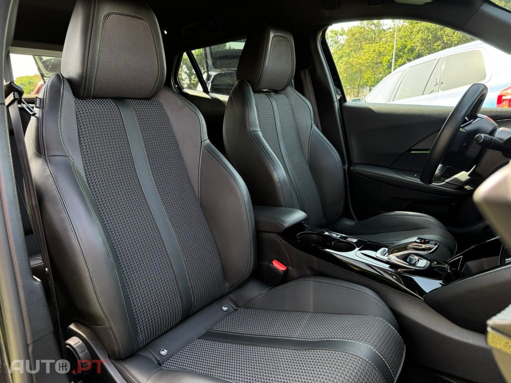 Peugeot E-2008 50 kWh GT