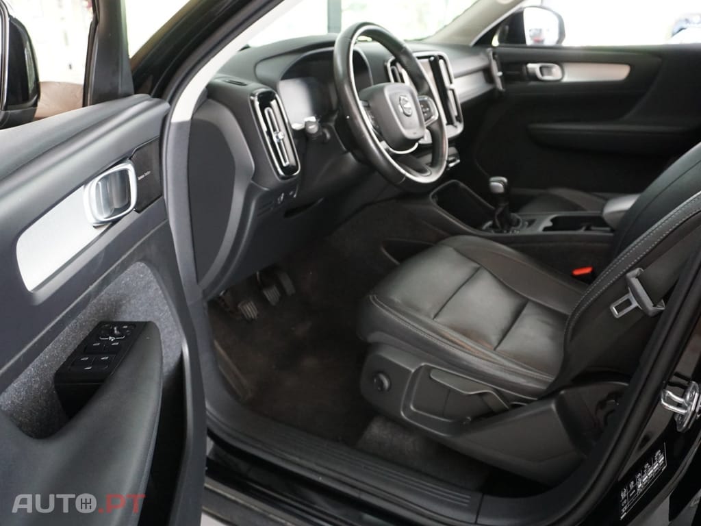 Volvo XC40 T2 Momentum Pro