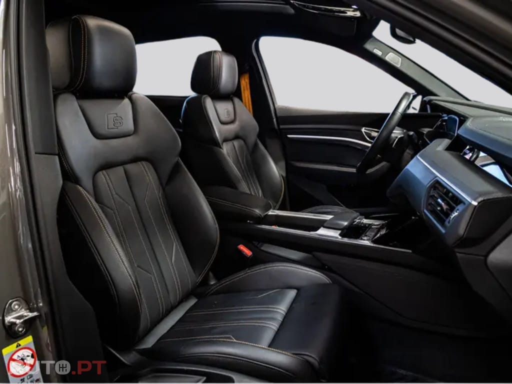 Audi E-Tron I.V.A DEDUTIVEL 55 S LINE BLACK EDITION