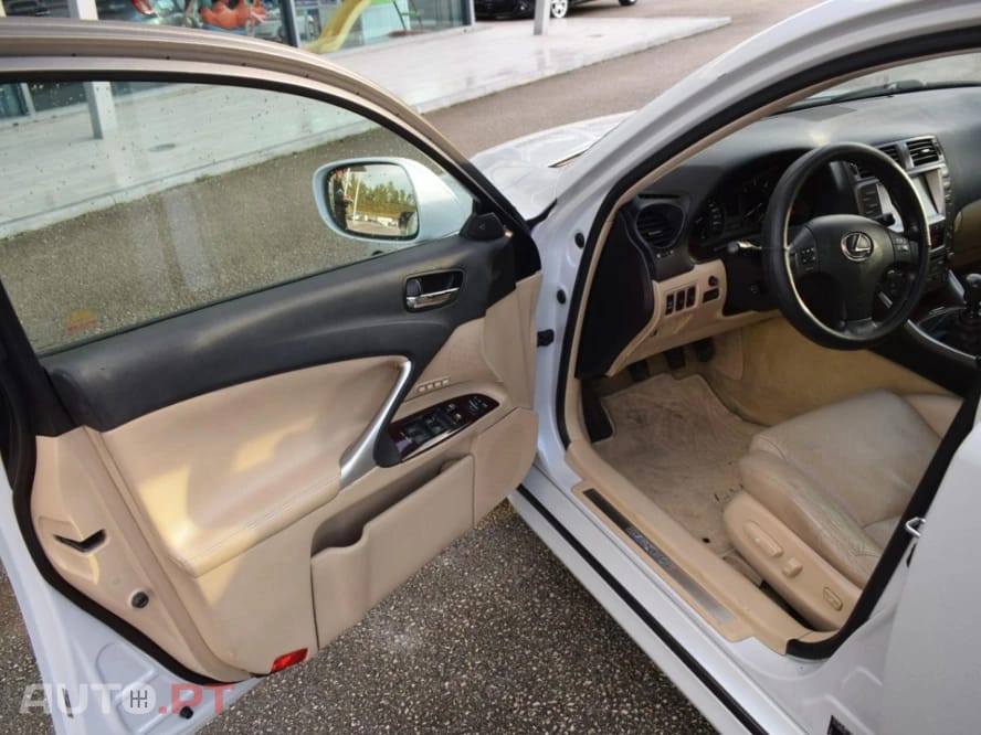 Lexus IS 220