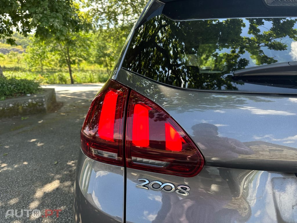 Peugeot 2008 1.2 PureTech Allure EAT6