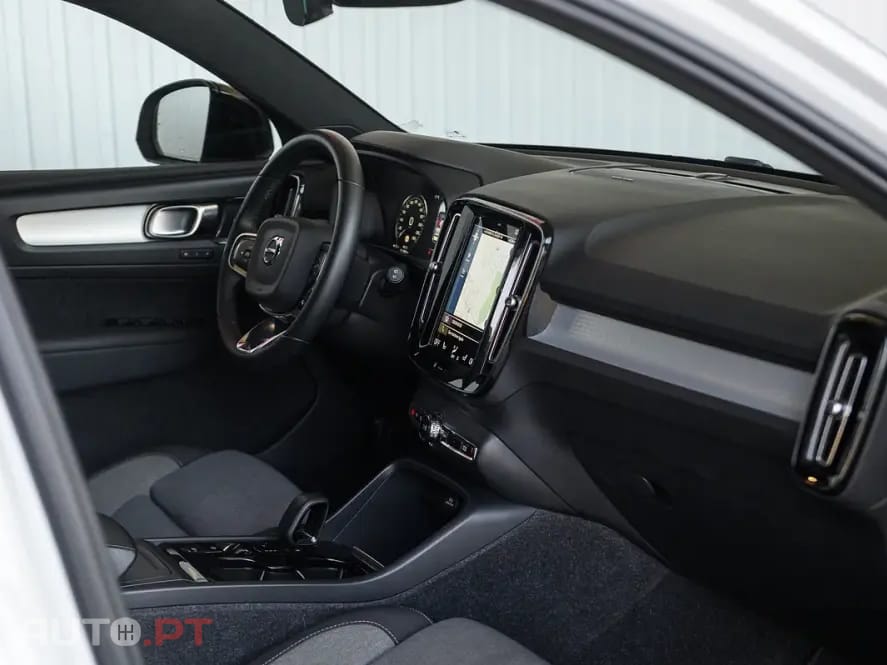 Volvo XC40 1.5 T2 Plus Dark Auto