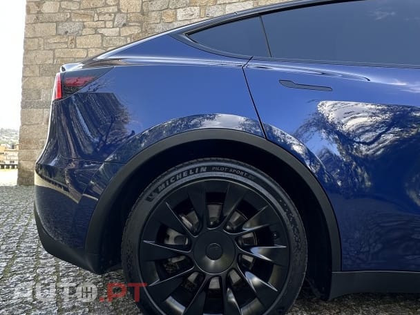 Tesla Model Y Standard RWD