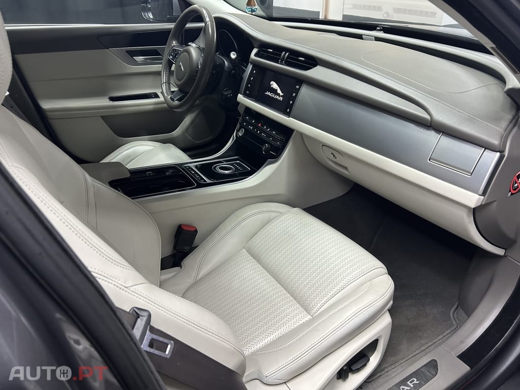 Jaguar XF 2.0 D Prestige Aut.