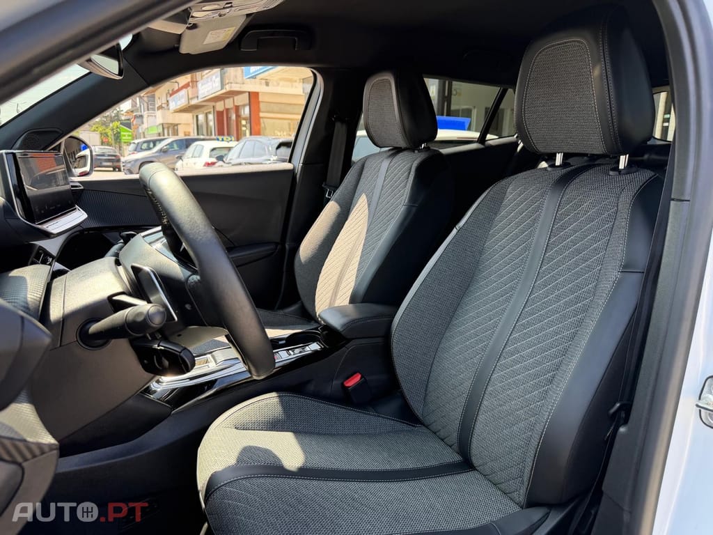 Peugeot 2008 1.2 Hybrid Allure e-DCS6