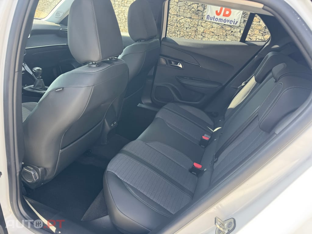 Peugeot 2008 1.2 PureTech Allure