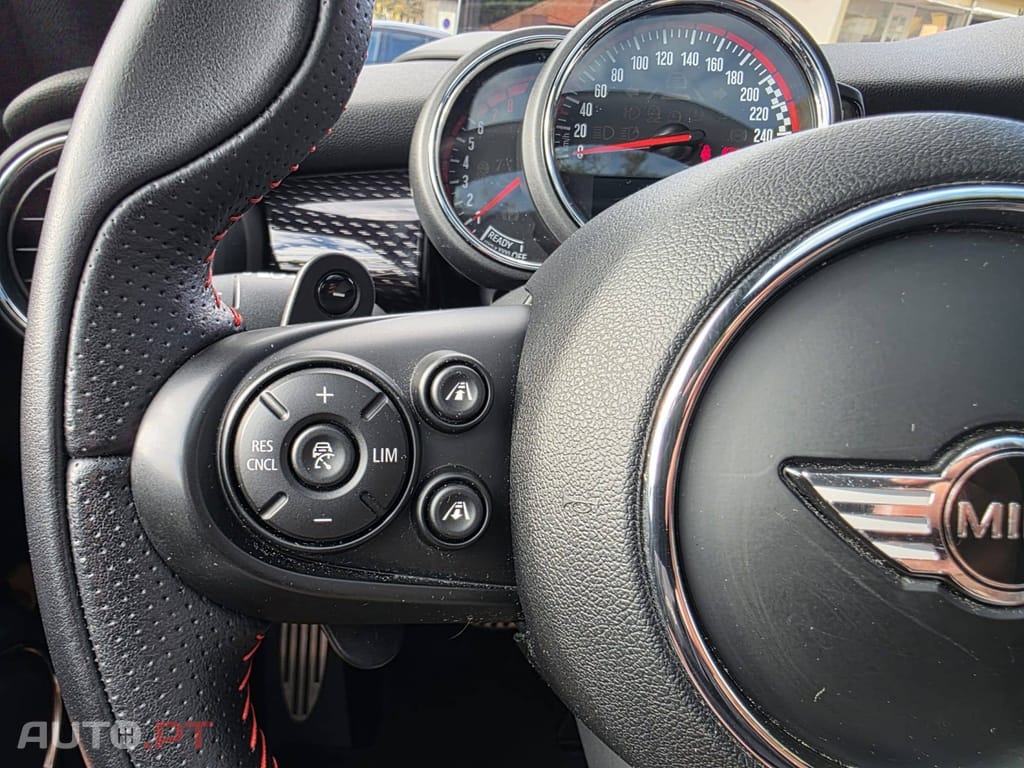 MINI Cooper John Cooper Works Auto Desportiva