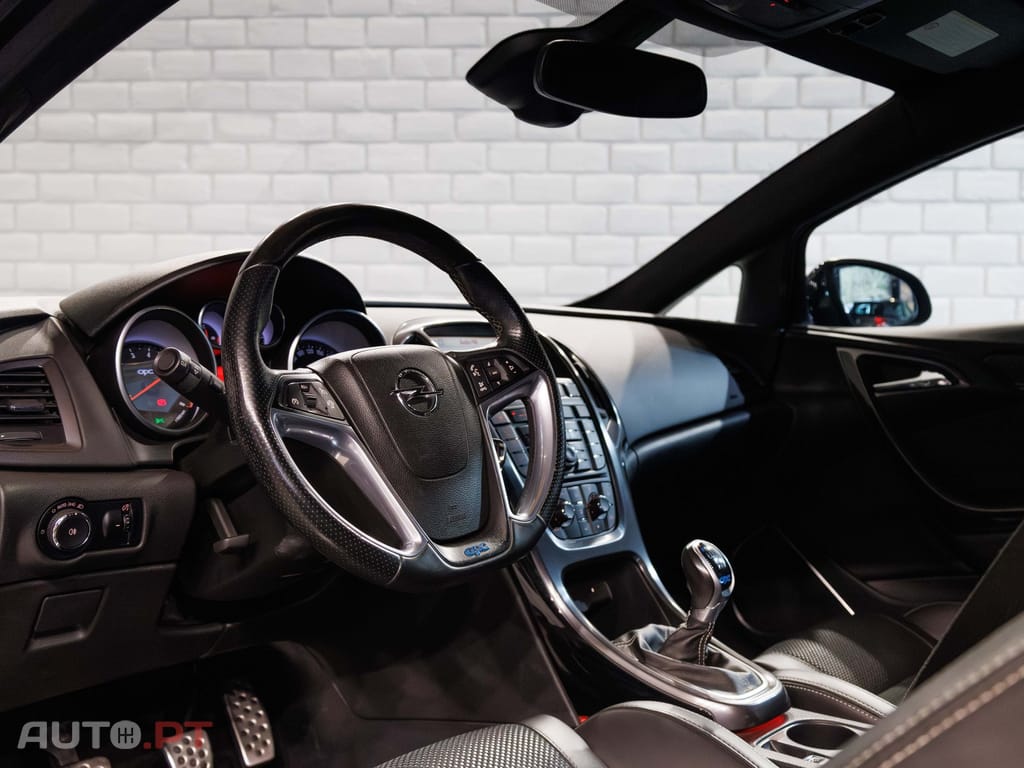 Opel Astra GTC OPC 2.0 T