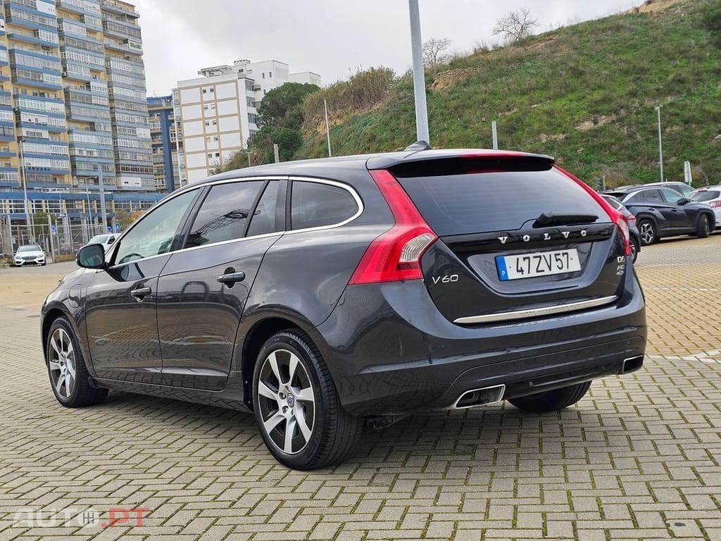 Volvo V60 D6 Plug-In-Hybrid AWD Geartronic Pure Limited