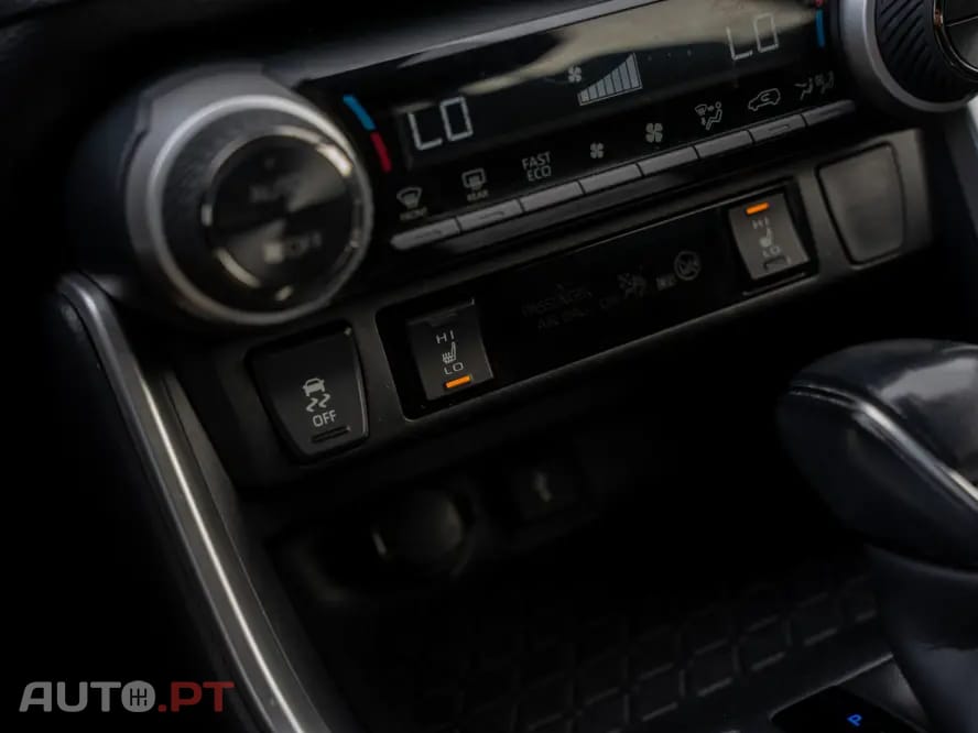 Toyota RAV4 2.5 HDF Comfort — fotografia 16