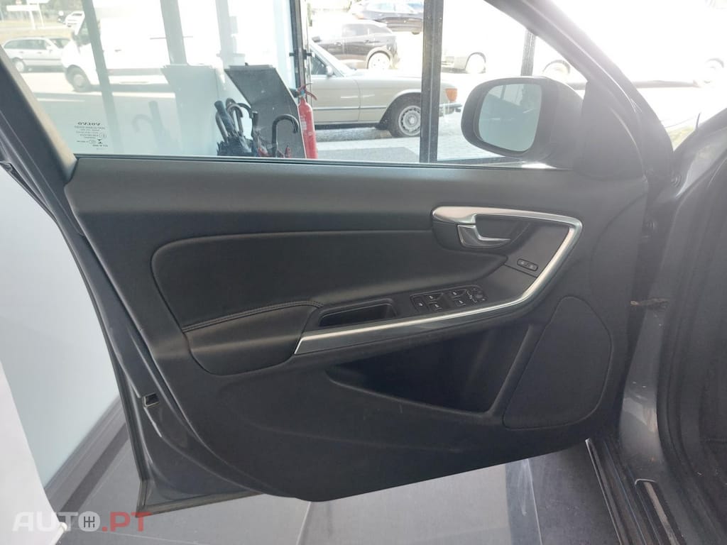Volvo V60 2.0 D2 Momentum