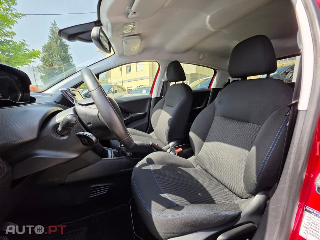 Peugeot 208 1.2 PureTech Signature