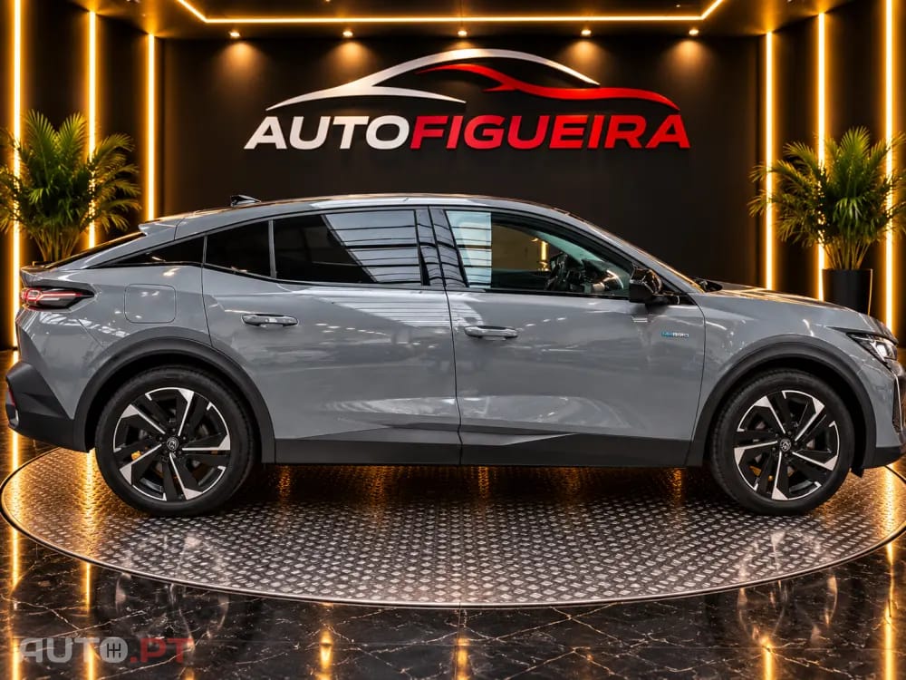 Peugeot 408 1.6 Hybrid Allure Pack e-EAT8