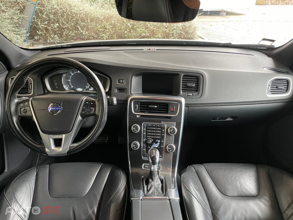 Volvo V60 2.4 D6 R-Design Momentum AWD Phev