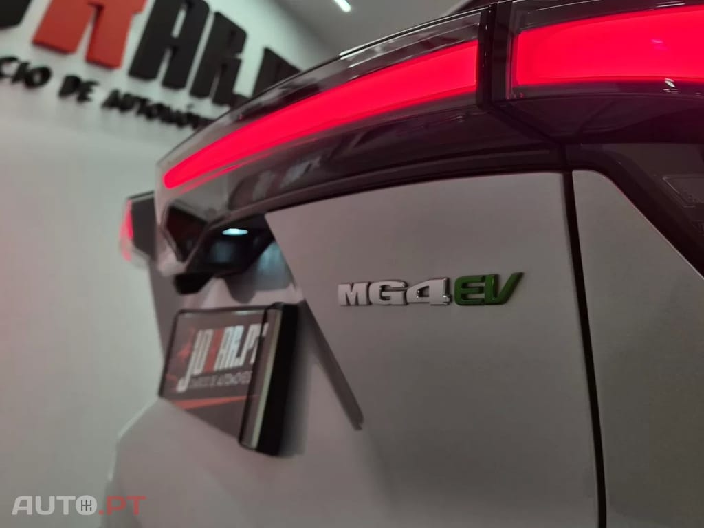 MG MG4 64 KWH LUXURY
