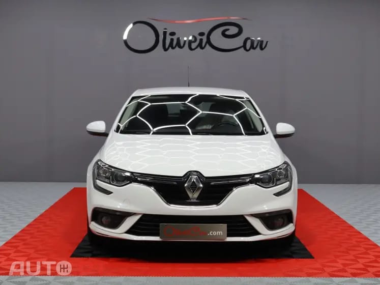 Renault Mégane 1.5 Blue dCi Limited EDC — fotografia 9
