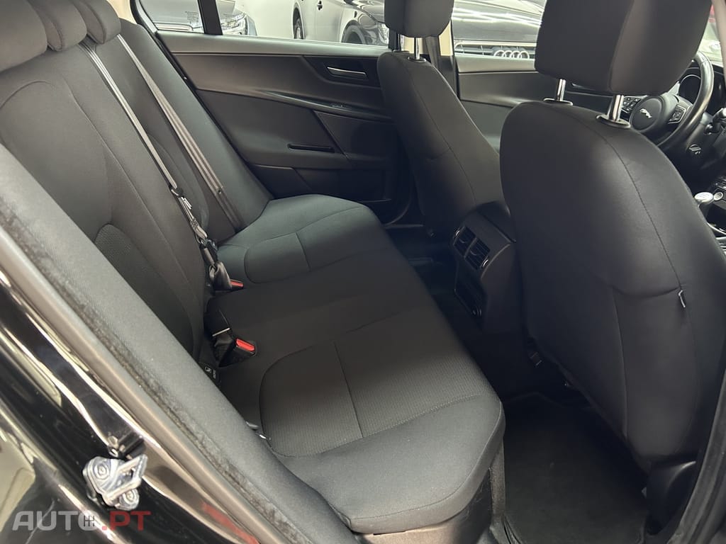 Jaguar XE 2.0 D Prestige