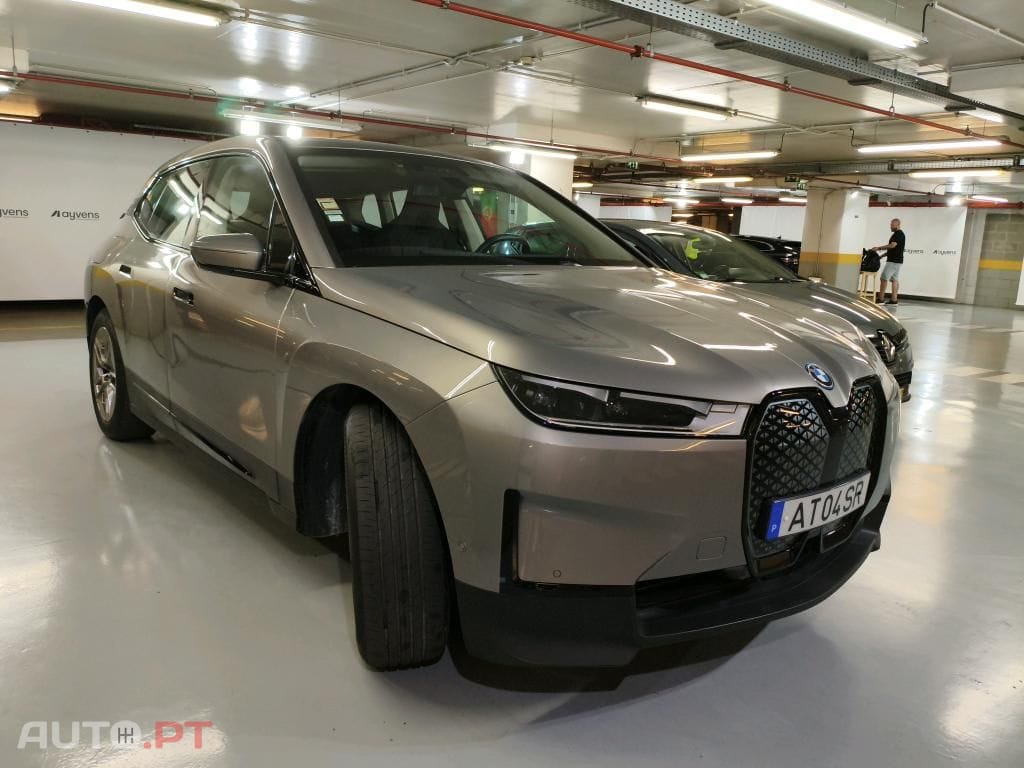 BMW iX xDrive 40