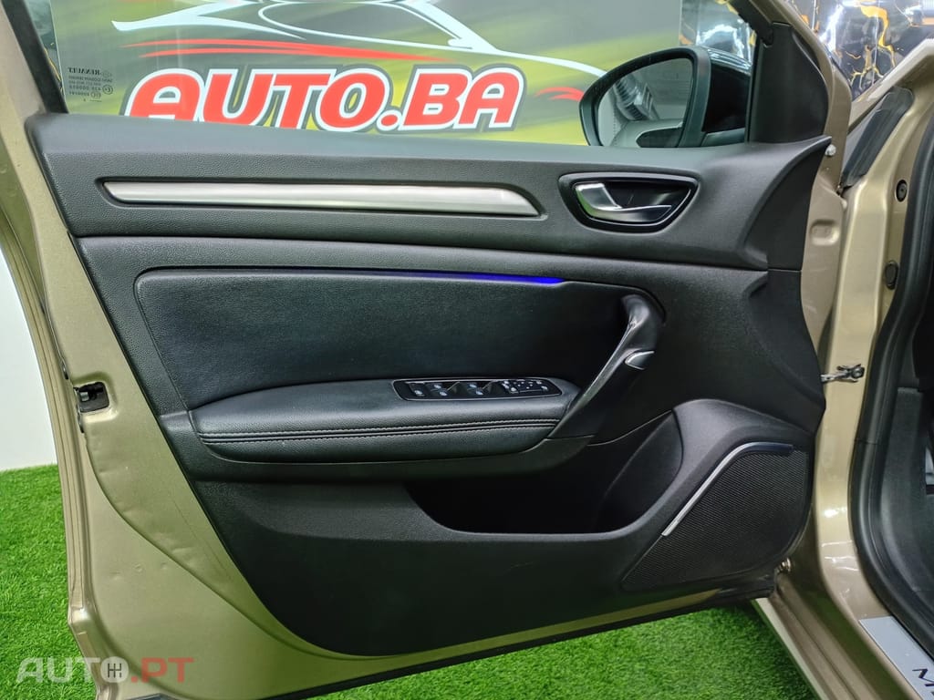 Renault Clio Outro
