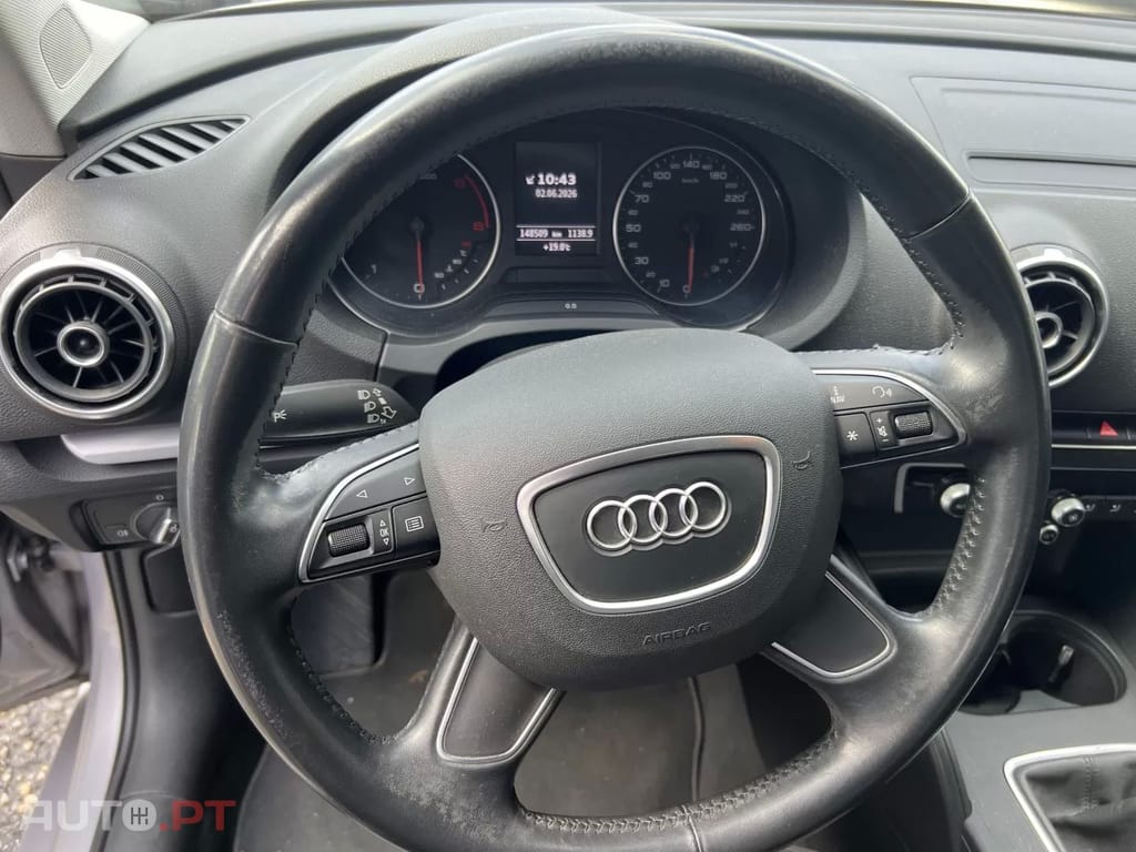 Audi A3 1.6 TDI (clean diesel) Ambiente — fotografia 9