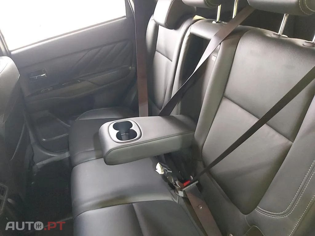 Mitsubishi Outlander 2.4 PHEV Instyle