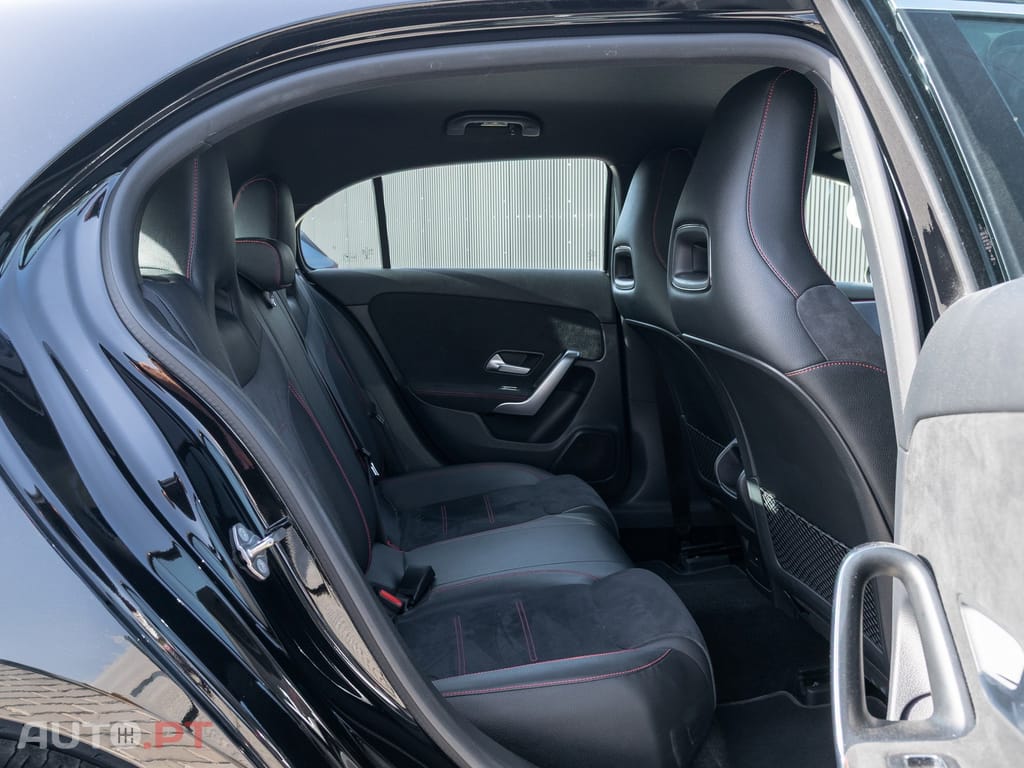 Mercedes-Benz A 250 e AMG Line