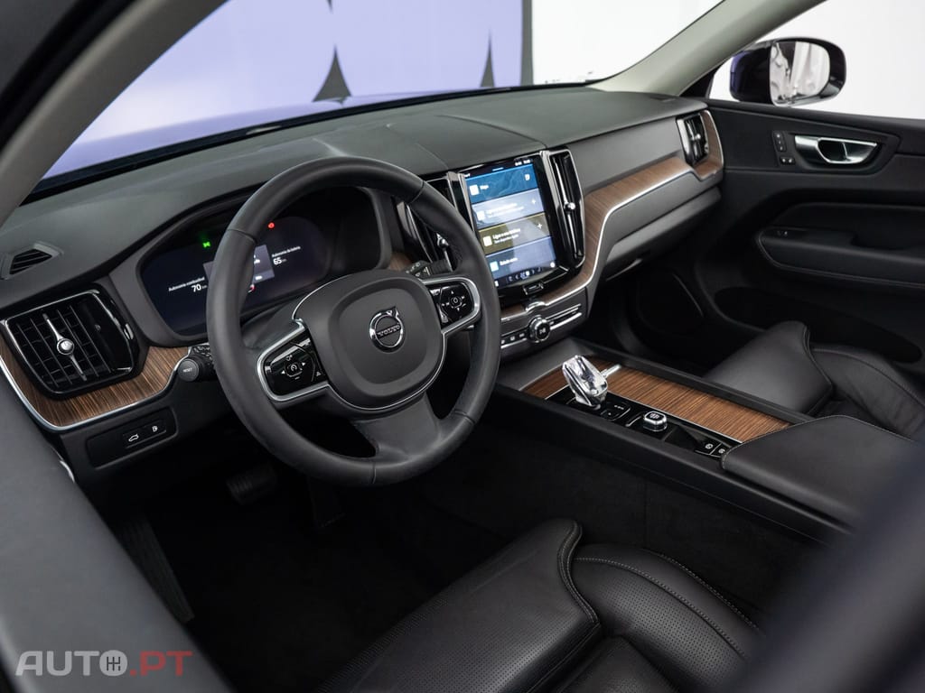 Volvo XC60 2.0 T6 PHEV Plus Dark