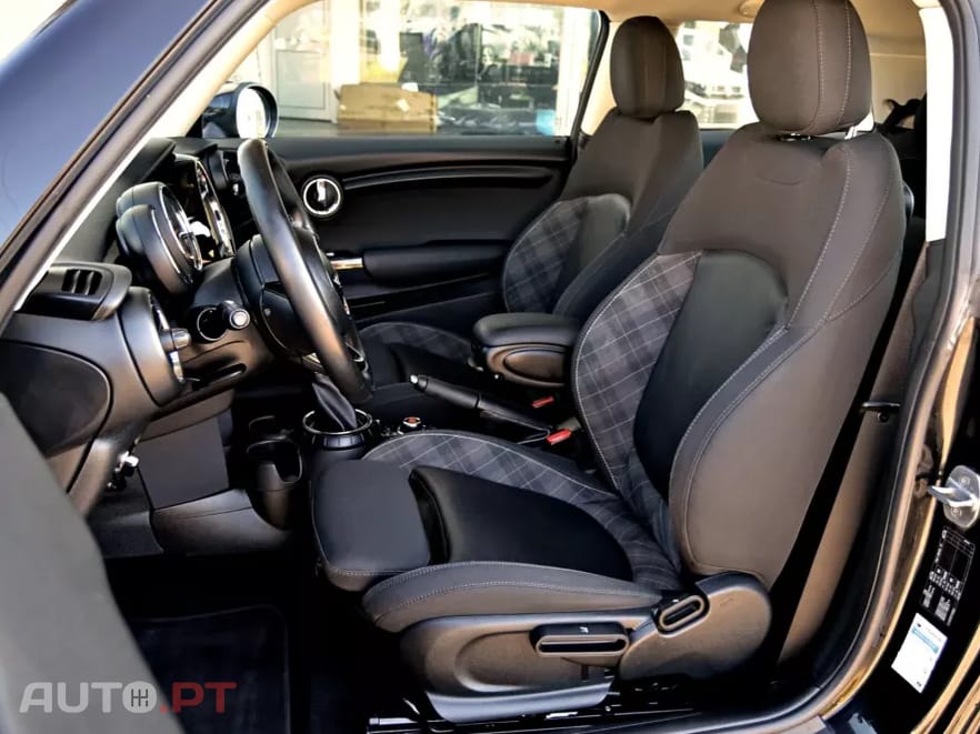 MINI Cooper Cooper D Auto