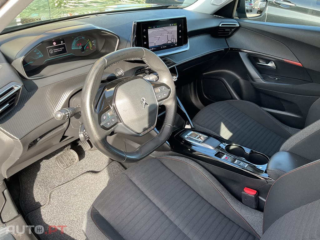 Peugeot E-2008 50 kWh Active