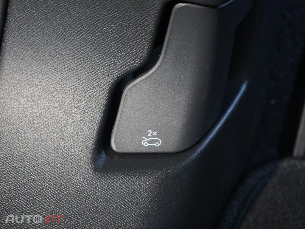 Peugeot 3008 1.2 Hybrid Allure e-DCS6