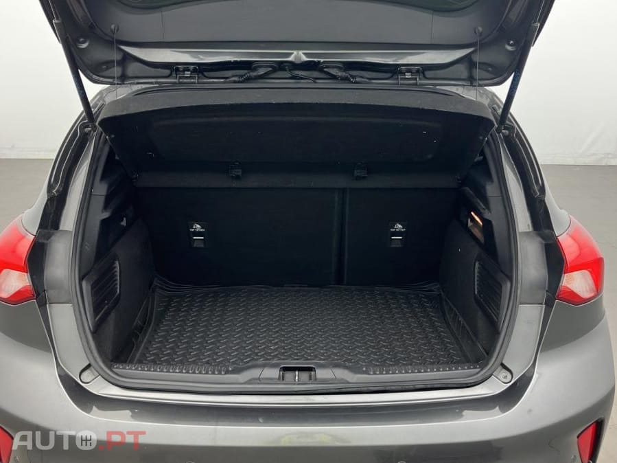 Ford Focus 1.0 EcoBoost Hybrid ST-LINE