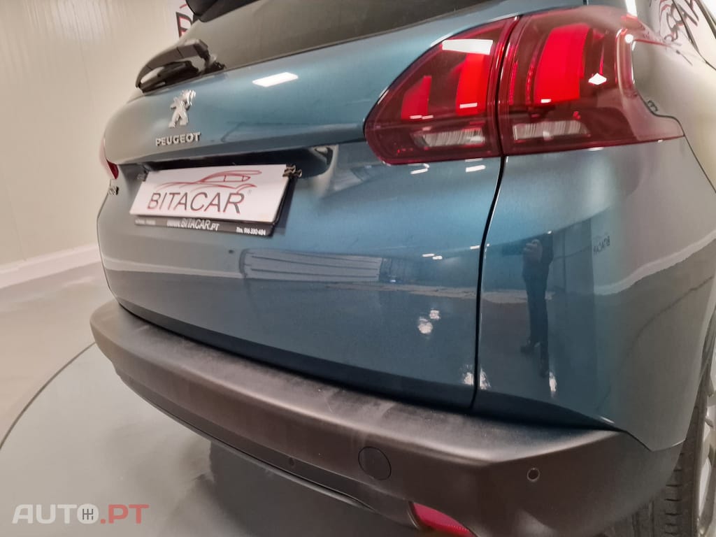 Peugeot 2008 1.2 PURETECH STYLE