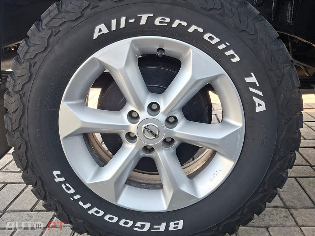 Nissan Navara 2.5 dCi CD SE AT 4WD