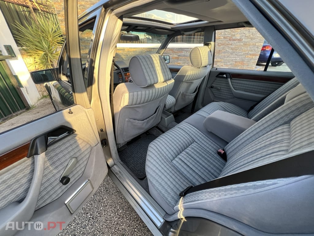 Mercedes-Benz W124 300 D