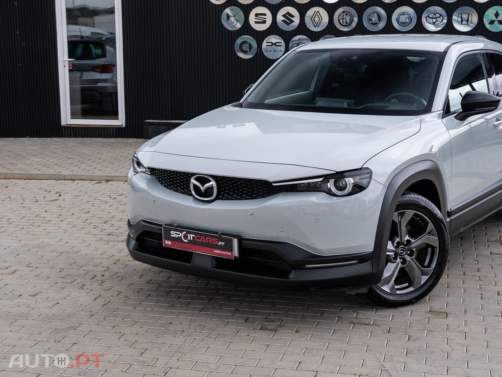 Mazda MX-30 e-SKYACTIV Advantage+Modern Confidence