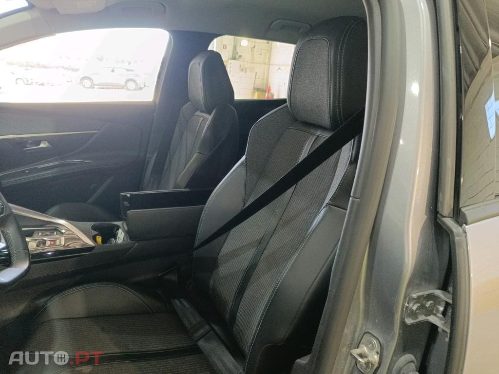Peugeot 3008 1.6 Hybrid Allure Pack e-EAT8