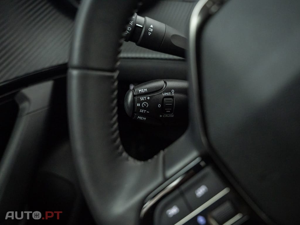 Peugeot E-2008 50 kWh Active