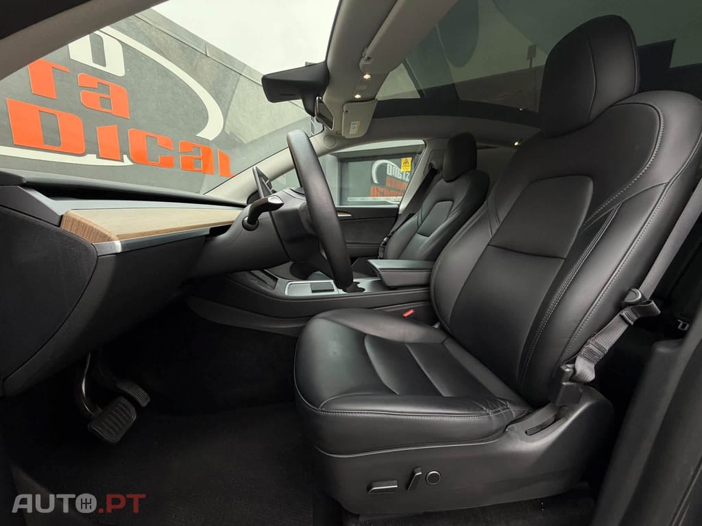 Tesla Model Y Long-Range RWD