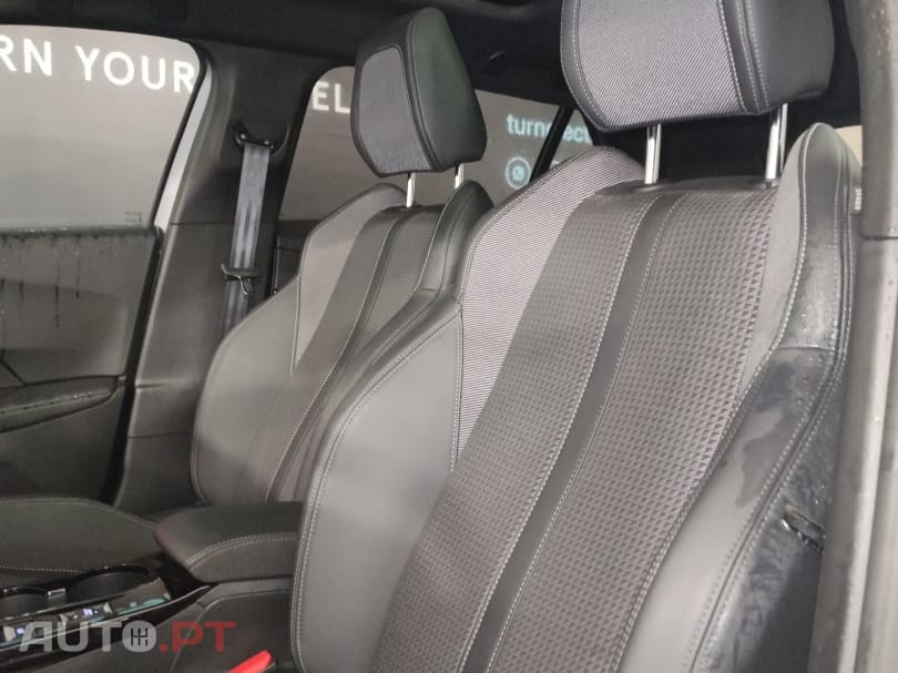 Peugeot E-2008 50 kWh GT